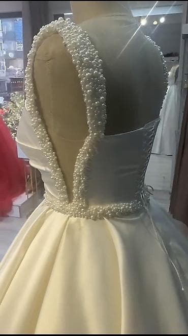 korsa: Gəlinlik – klassik “ball gown” siluetli, atlas parça. - Rəng: İvori/ — 4
