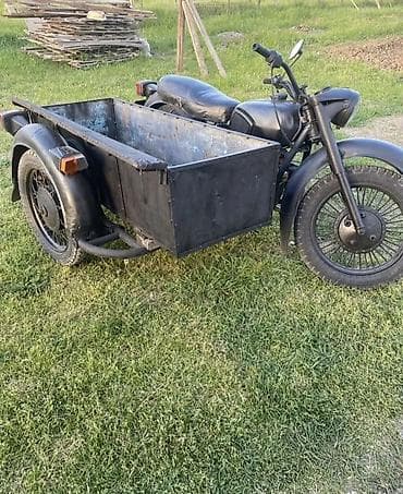 moto duqa: Yük daşımalı qoşa qoşqulu motosiklet - Yan qoşqu ilə təchiz olunmuş — 2