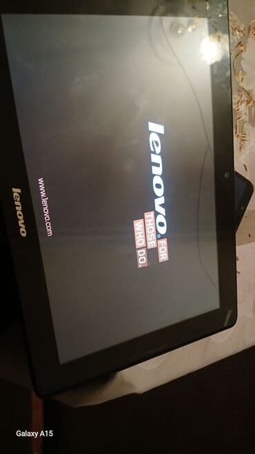 Lenovo planşeti. Adapteri yoxdur. - Brend: Lenovo - Ekran: geniş