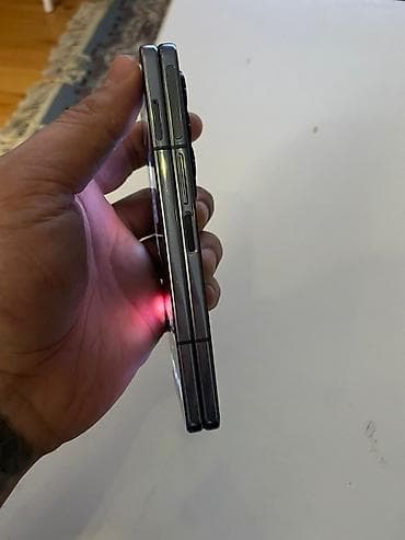 z flod: Samsung Galaxy Fold 4, Simsiz şarj — 6