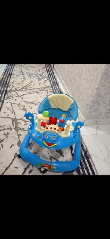 mavi bodilər: Uşaq gəzdirəni / yürüteç - Rəng: mavi-krem - Yumşaq, bel hissəsi — 1