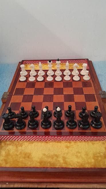 Təmiz taxtadan.Qədimi şahmat.
Başqasıda var — 5