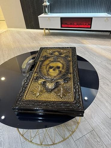 Ağacdan hazırlanmış, əl işi nərd dəsti. - Material: bərk ağac; ikiqat