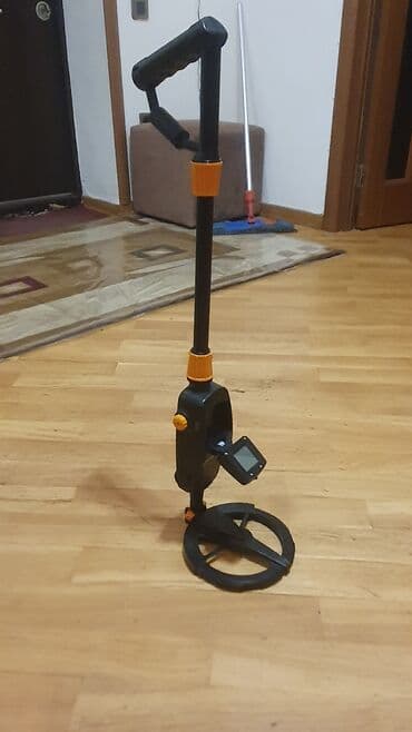 Metal detektor – Ancaq metal axtarır. Heç bir problemi yoxdur. Düz