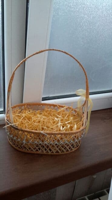 8 marta hədiyyələr: Səbət, hədiyyəlik, yenidir. Hündürlüyü 9,5 sm, uzunluğu 25 sm — 1