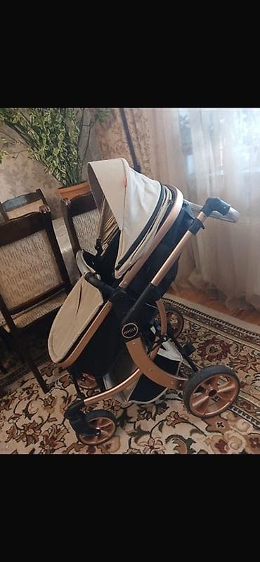 labubu nece manatdir: Uşaq arabası – bej rəngli, qızılı/bronza çərçivə ilə Xüsusiyyətlər: - — 2