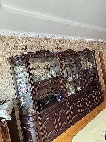 Klassik üslubda böyük qonaq otağı “stinka” vitrin dəsti - Material