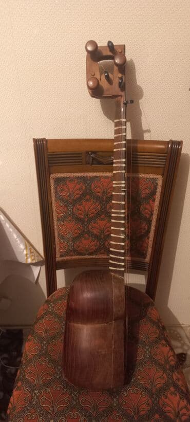 idman forma: Tar – milli simli musiqi aləti - Korpus: iki hissəli armud formalı — 4