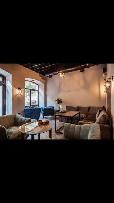 desmal desti: Kreslo 2eded bir masa üstü şüşe bişmiş — 4