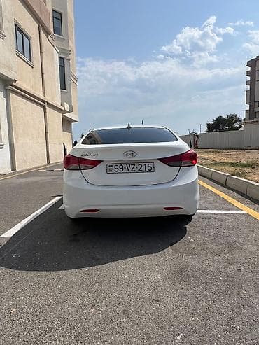elantra led: Hyundai Elantra (MD) sedan – ağ rəng. Xarici və texniki — 5