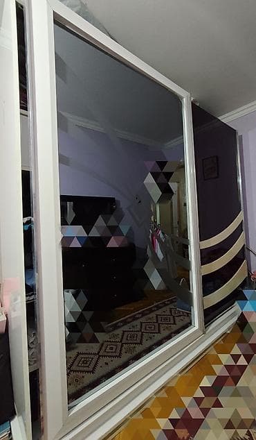 şifonyer dolap: Qiymət: 70 AZN Mebel dəsti: - Geniş komod və böyük oval güzgü. Üst — 2