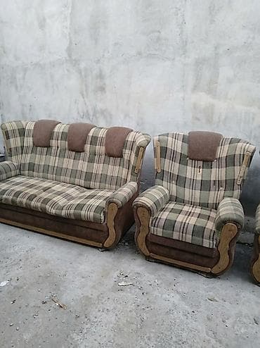 ev boyalari: Qonaq otağı üçün yumşaq mebel dəsti. Dəstə 1 ədəd üç nəfərlik divan — 1