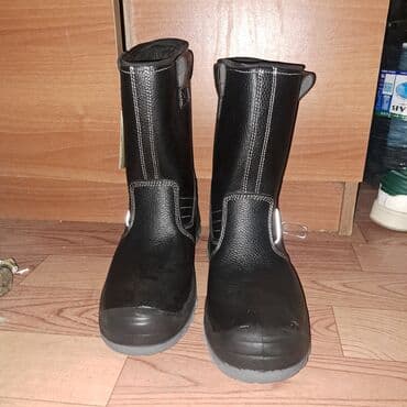 резиновые мужские ботинки: Qara rəngdə işçi/istehsalat çəkmələri - Material: qalın, möhkəm — 1