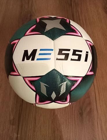 ronaldo real madrid forması: Məhsul: Futbol topu – “RONALDO/CR7” temalı Xüsusiyyətlər: - Dizayn — 7