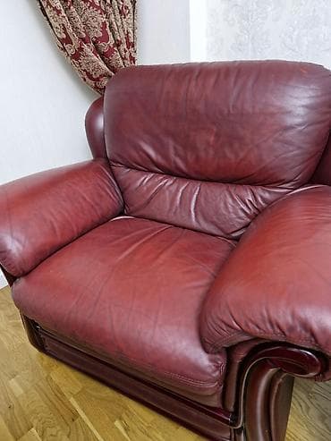 tek divan: Qırmızı dəri salon dəsti - Tərkib: 3 nəfərlik geniş divan + 1 — 2