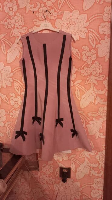 düz don modelləri: Qadın geyim dəsti – 4 fərqli model 1) Qırmızı paltar (etikə brendi) - — 7