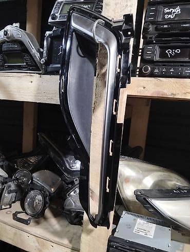 Məhsul: Avtomobil üçün ön faranın dekorativ çərçivəsi (barmaqlıq/trim)