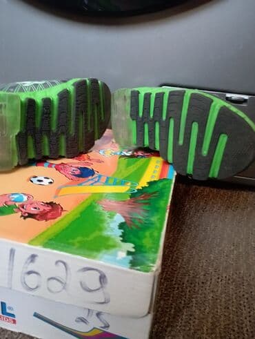 20 manata cixiram: Krossovka, Oğlan üçün, 21 — 5