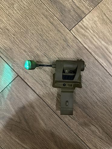 Airsoft kask ucun fener yasil ve qirmizi reng isiq yayir kaska