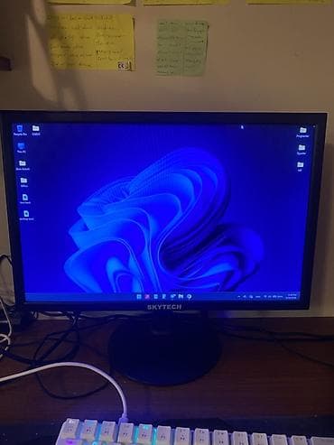 panel kamera: SkyTech 19.5" LCD monitor - Ekran: 19.5 düym, genişformat 16:9 - — 1