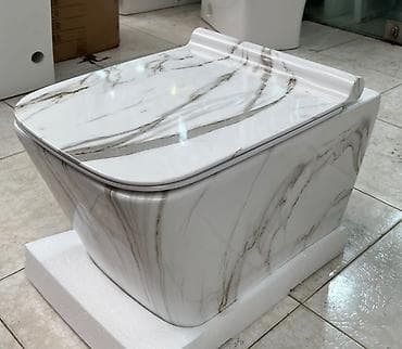 su cayniki: Mərmər naxışlı asma unitaz - Divara quraşdırılan, gizli su bakına — 1