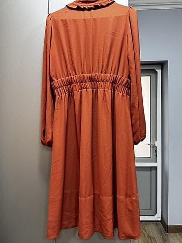 is paltari: Qadın paltarı – pasterin (tünd kərpic) rəngində, dizdən bir az aşağı — 3