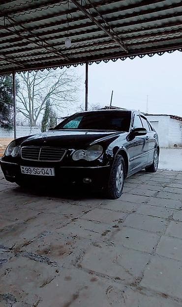 avtomobil satisi sayti: Mercedes-Benz 240: 2.6 l | Sedan — 1