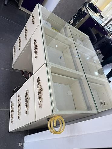 heyet ucun masa: Vizaj masası (salon üçün) - İki tərəfli çekmece bloku: hər tərəfdə 5 — 2