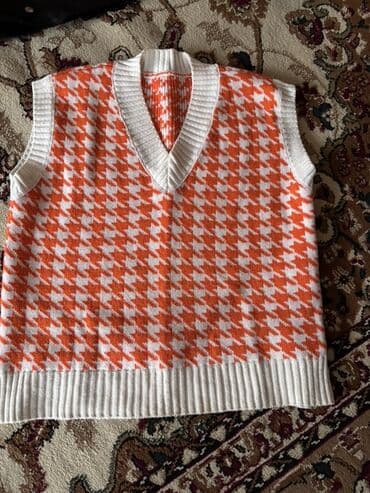 Qadın geyimləri dəsti – 4 məhsul 1) Trikotaj jilet - Naxış