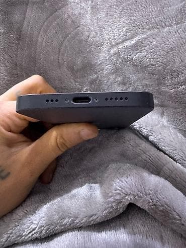 canon eos m: IPhone 16e, 128 GB, Qara, Face ID — 6