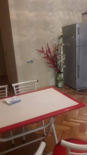 gunluk evler yasamalda: Elimlər metrosunun yaxınlığında 4 mertebeli binanın 1-ci mərtəbəsində — 2