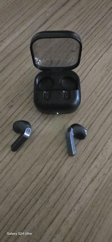 Техника и электроника: Б/у Беспроводные (Bluetooth) Наушники, Samsung, цвет - Черный — 4