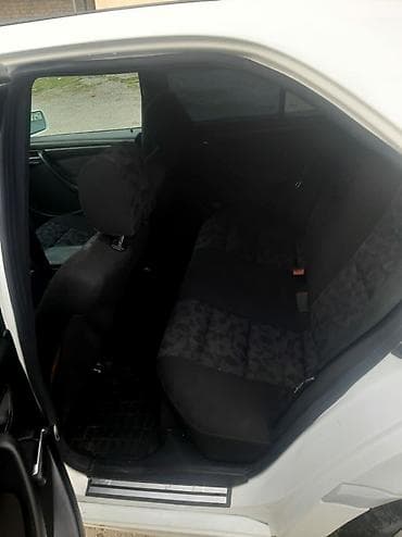 oturacaqlar masin: Mercedes-Benz C-Class sedan - Kuzov: ağ rəngli 4 qapılı sedan — 3