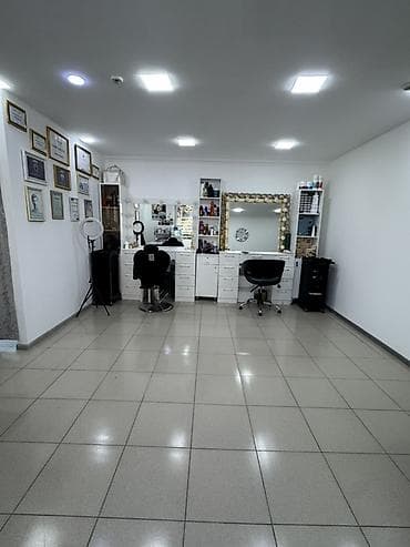 Gozellik salonun daxilinde otaq arendaya verilir. Birde sac ustasi — 1