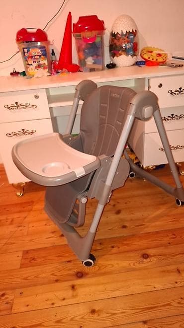 at yumşaq oyuncaqlar: Uşaq yemək stulu – boz rəngdə, təkərlidir, qatlanır. Qiymeti 60azn — 2