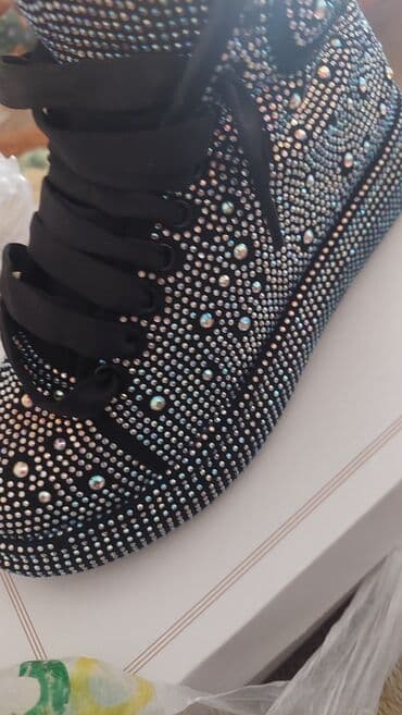 adidas qaçış üçün qadın krossovkaları: Ölçü: 40, rəng - Qara, Yeni — 3