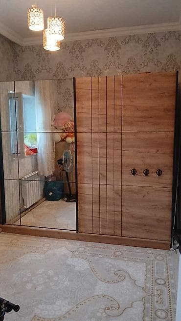 paltar dolabi ucuz: Dolab 250 azn satilir‼️ Təcili evdən çıxmalıdır içi genişdir ideal — 1