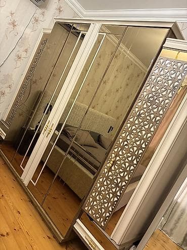 led guzgu: Yataq otağı üçün dəst – güzgülü şkaf və konsol - Tərkib: iri sürgülü — 4