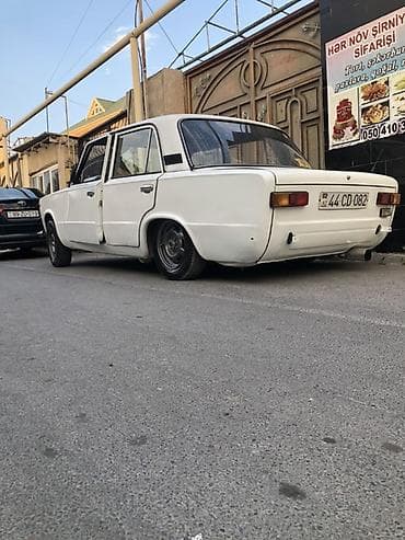 avto market: VAZ 2101, ağ rəng, sedan kuzov. Xüsusiyyətlər: - Klassik dizayn, 4 — 2