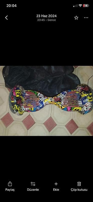 Öz-özünə balanslaşdırılan elektrik skeytbordu (hoverboard) (heç bir