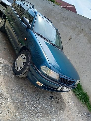 opel astra oluxanasi: Opel Astra F Caravan (universal), mavi rəng Xüsusiyyətlər:.1997 - — 10