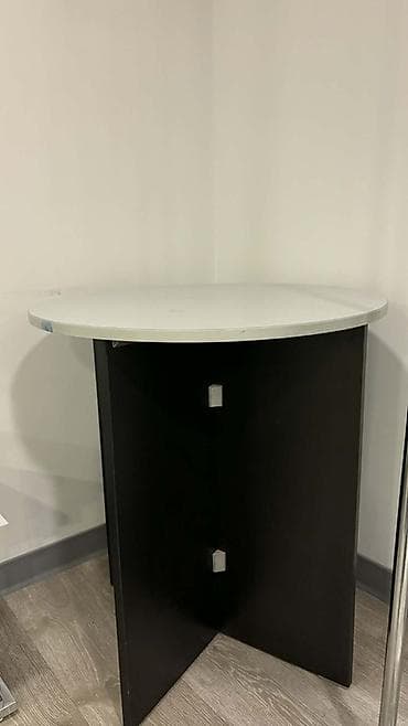 Стол в отличном состоянии в наличии 3 штуки по 25 азн