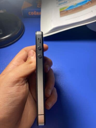 Apple iPhone: IPhone 4S, Qara — 4