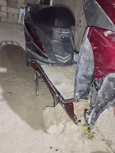 12 volt adapter: Demeli moped on hisseden qeza olunub yanlarında ciziglar var — 7