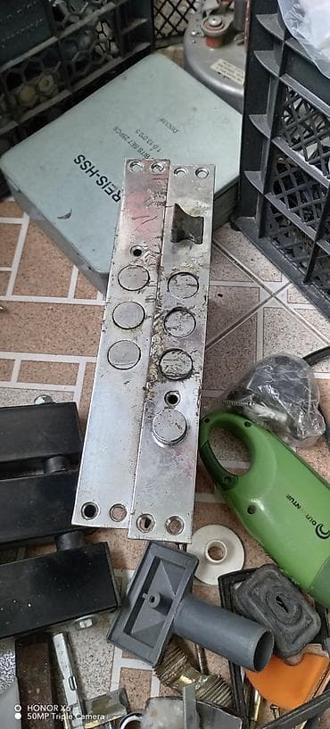 qapi petlesi: Gizli qapı menteşələri və qapı mexanizmləri dəsti Məhsul tərkibi: - — 2