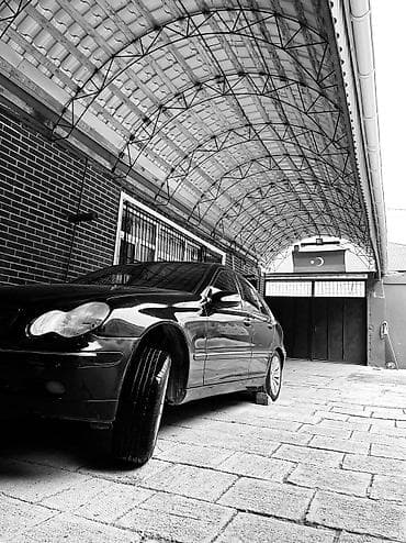 mersedes l: Mercedes-Benz C-Class: 2.6 l | 2001 il Sedan — 10