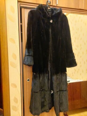 Ferrari: Uzun xəz palto - Rəng: qara, tünd-boz panellərlə kombinə - Model — 2