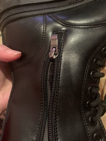 Ayaqqabılar: Qara rəngli uniseks qış botları Brend İstanbuldan alınıb 55 manata. 38 — 4