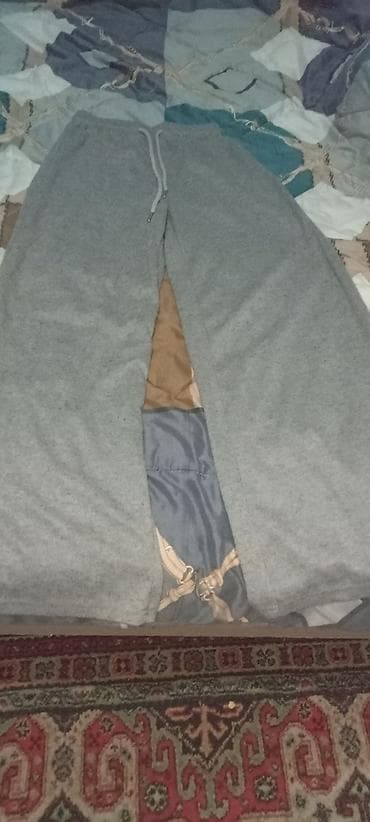 desd paltarlar: Məhsul: Boz rəngli ev geyimi dəsti (svitşot + şalvar) Təsvir: - Rəng — 2
