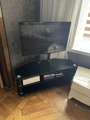 tv stent sekilleri: İşlənmiş, Künc Tv altlığı, Polkalı, Şüşəli — 1